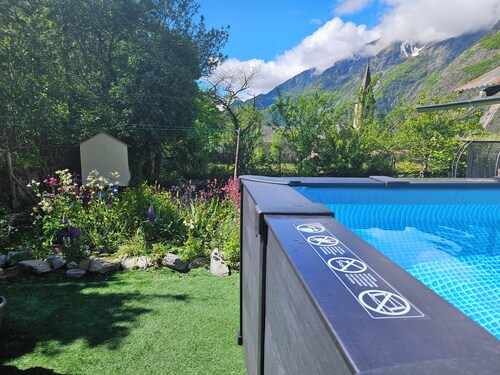 Sleeps 12-14 in beautiful mountain setting.