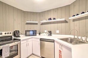 Kühlschrank, Mikrowelle, Ofen, Geschirrspüler