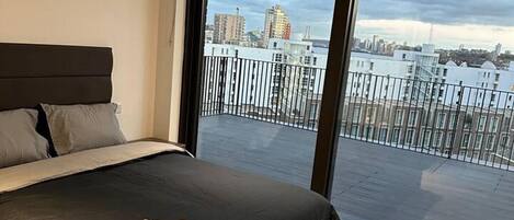 Apartment | 3 bedrooms, iron/ironing board, free WiFi, bed sheets