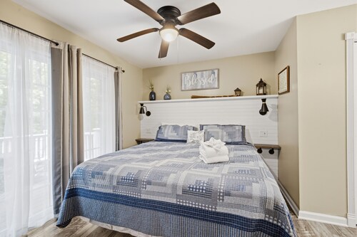 Spring Creek Cottage 1 Bedroom Chalet by RedAwning