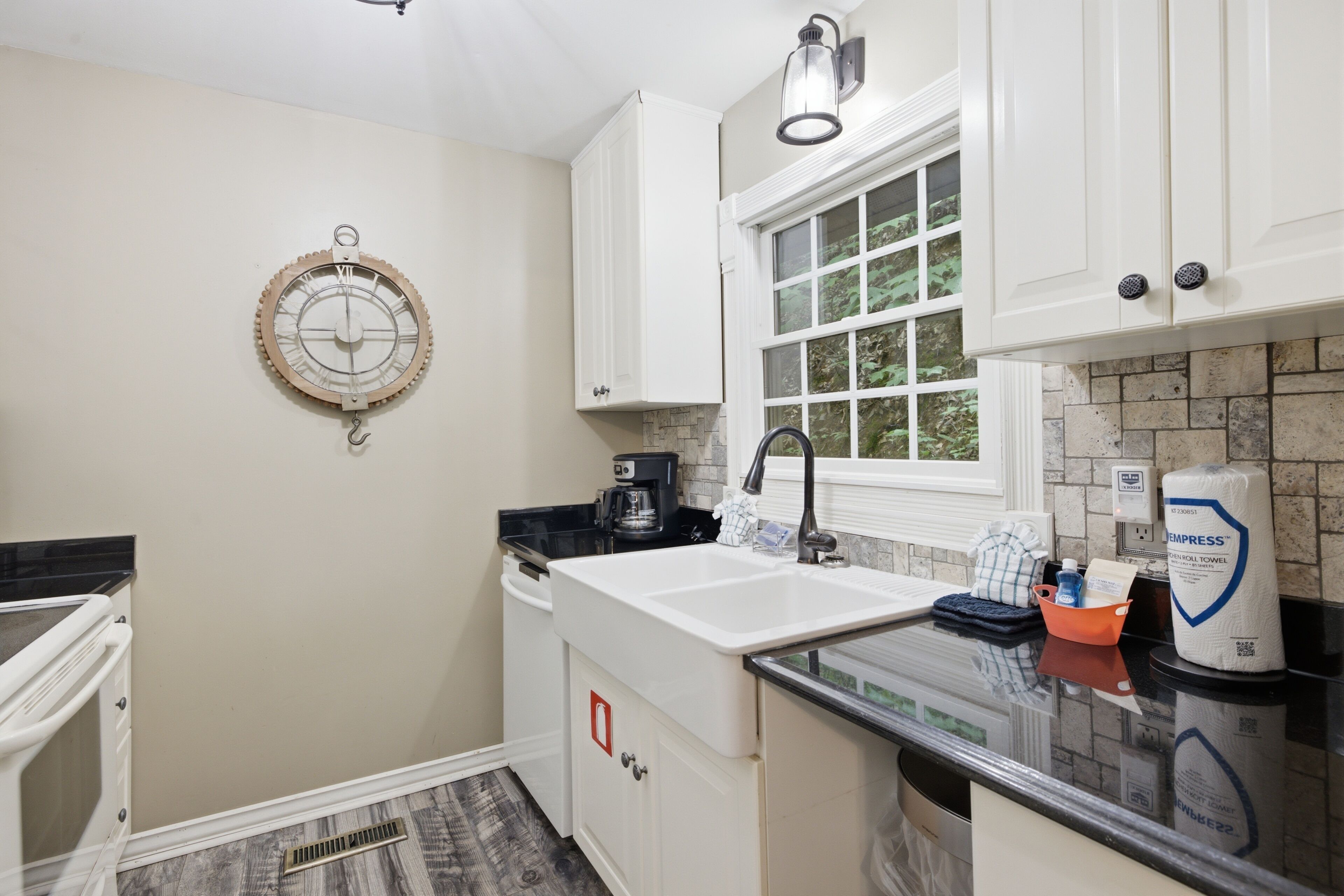 Chalet, 1 Bedroom | Private kitchen | Fridge, oven