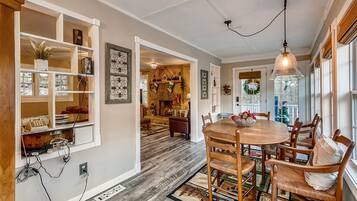 Chalet, 1 Bedroom | Tempat makan