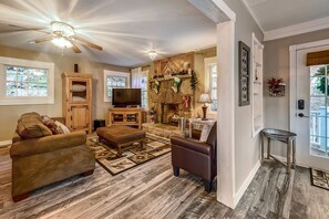 Chalet, 1 Bedroom | Living area - Spring Creek Cottage 1 Bedroom Chalet by RedAwning (Sevierville)