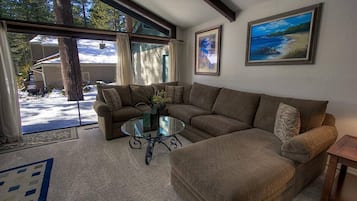 House, 2 Bedrooms | Living area