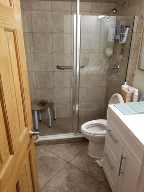 Dusche, Haartrockner, Handtücher