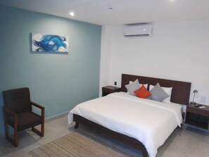 Deluxe Room | Minibar, in-room safe, desk, laptop workspace - Mura Hotel Boutique (Cancun)