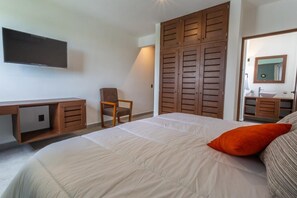 Quarto júnior | Frigobar, cofres nos quartos, escrivaninha