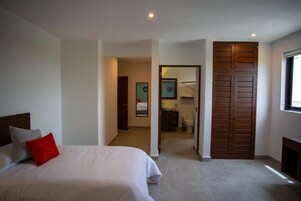 Deluxe Double Room | Minibar, in-room safe, desk, laptop workspace