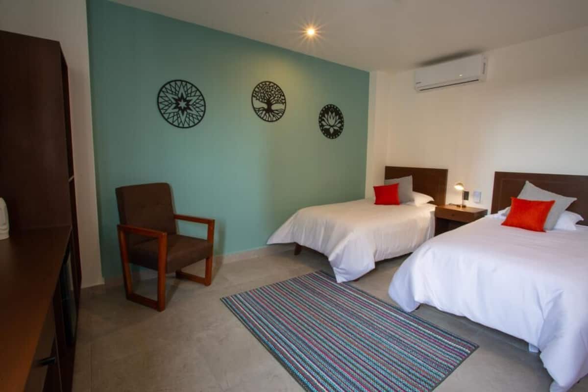 Deluxe Twin Room | Minibar, in-room safe, desk, laptop workspace