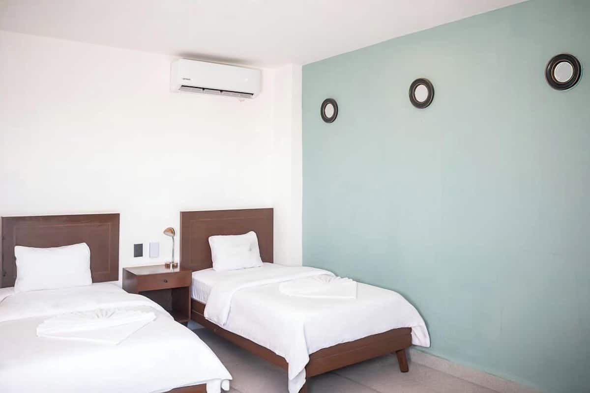 Caja de seguridad en la habitación, wifi gratis y ropa de cama
