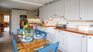Dining - Trinity Cottage, Stratford-upon-Avon - sleeps 5 guests in 3 bedrooms (Stratford-upon-Avon)