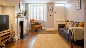 TV, fireplace, stereo