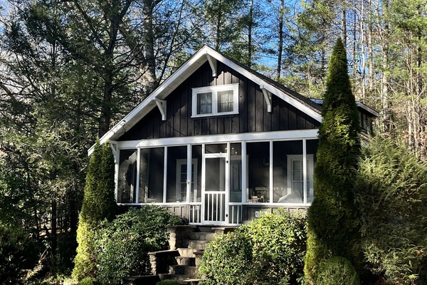 Adorable Lake Cottage!