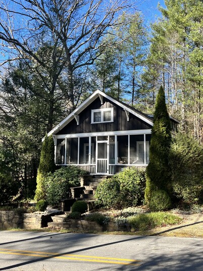 Fall is calling!  Don't wait to book this Lake Junaluska cottage!