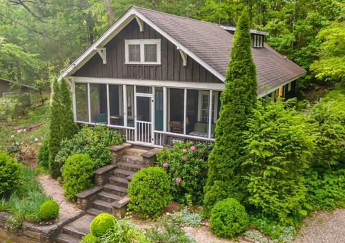 Your cozy mountain escape awaits at Lake Junaluska!