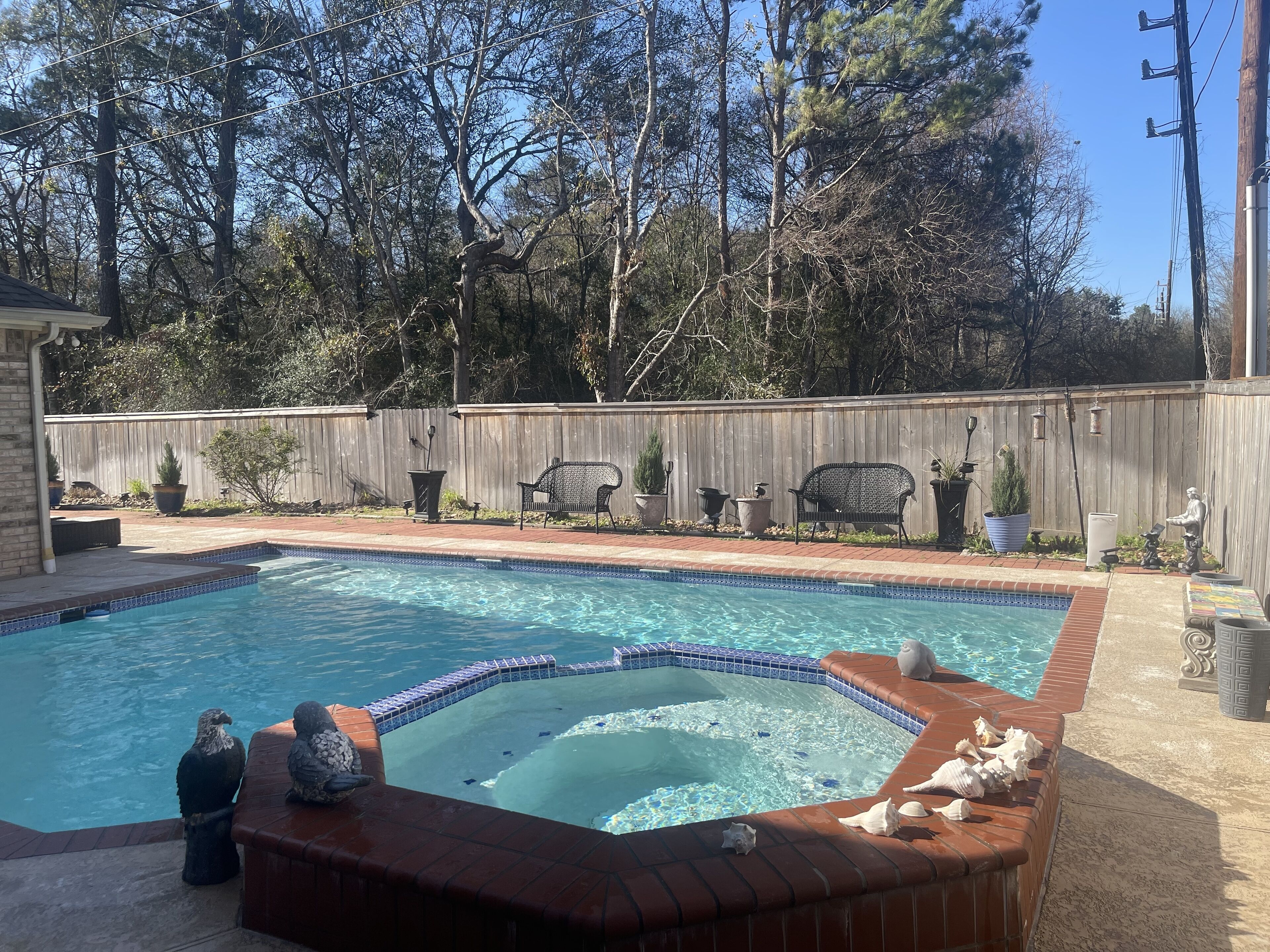 AMHOT - near Willowbrook 6 bedrooms , 4.5 bath