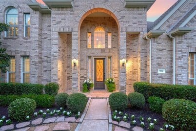 AMHOT - in Houston with heated pool spa