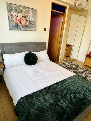 1 chambre, fer et planche à repasser, lit parapluie, Wi-Fi gratuit