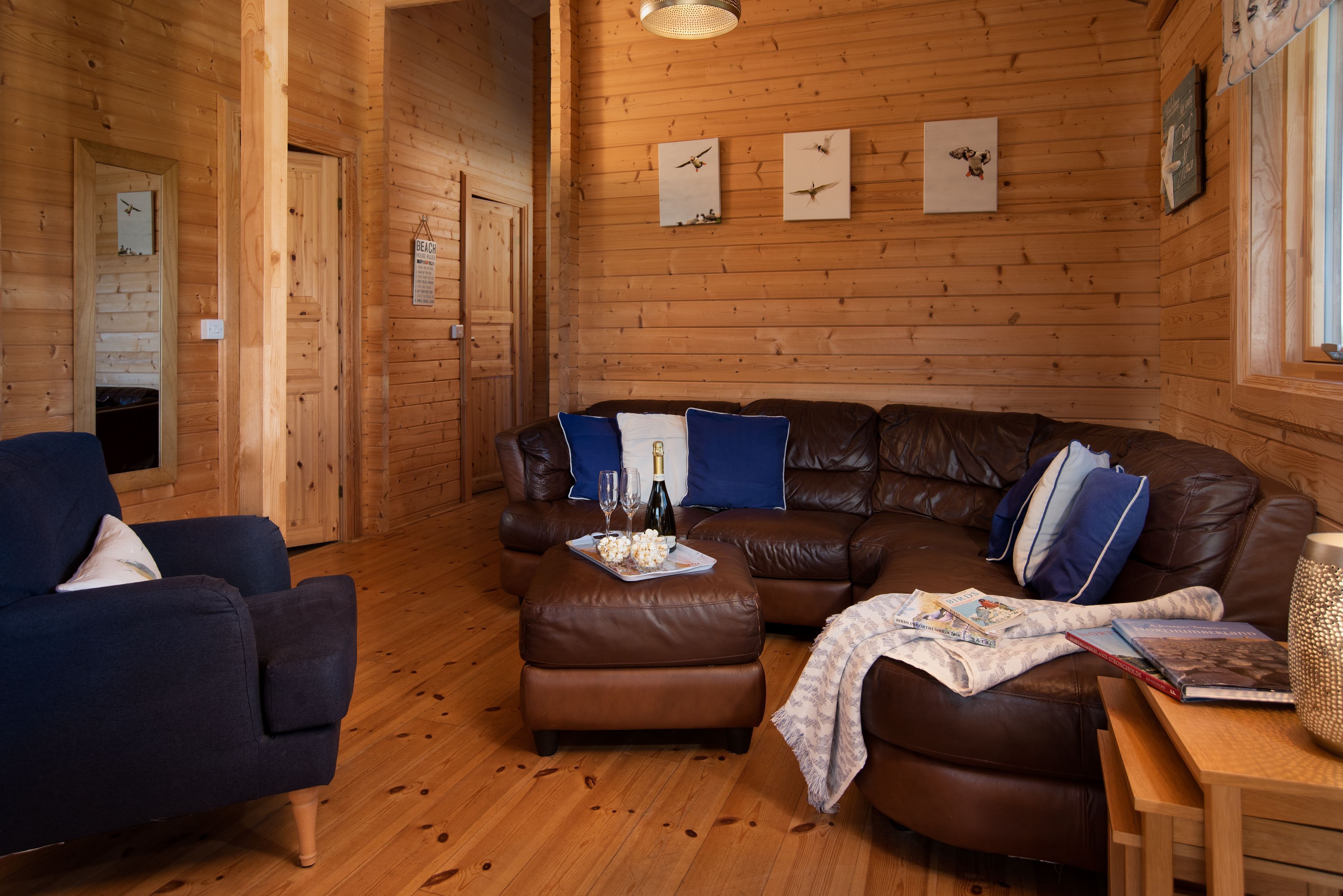 Shepherds Lodge - Sleeps 6 Guests  In 3 Bedrooms - Bamburgh