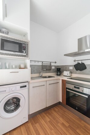 Microwave, oven, stovetop, coffee/tea maker