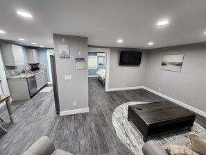 Premium Apartment | Down comforters, memory foam beds, travel crib, free WiFi - Paradise on lake harris (Leesburg)