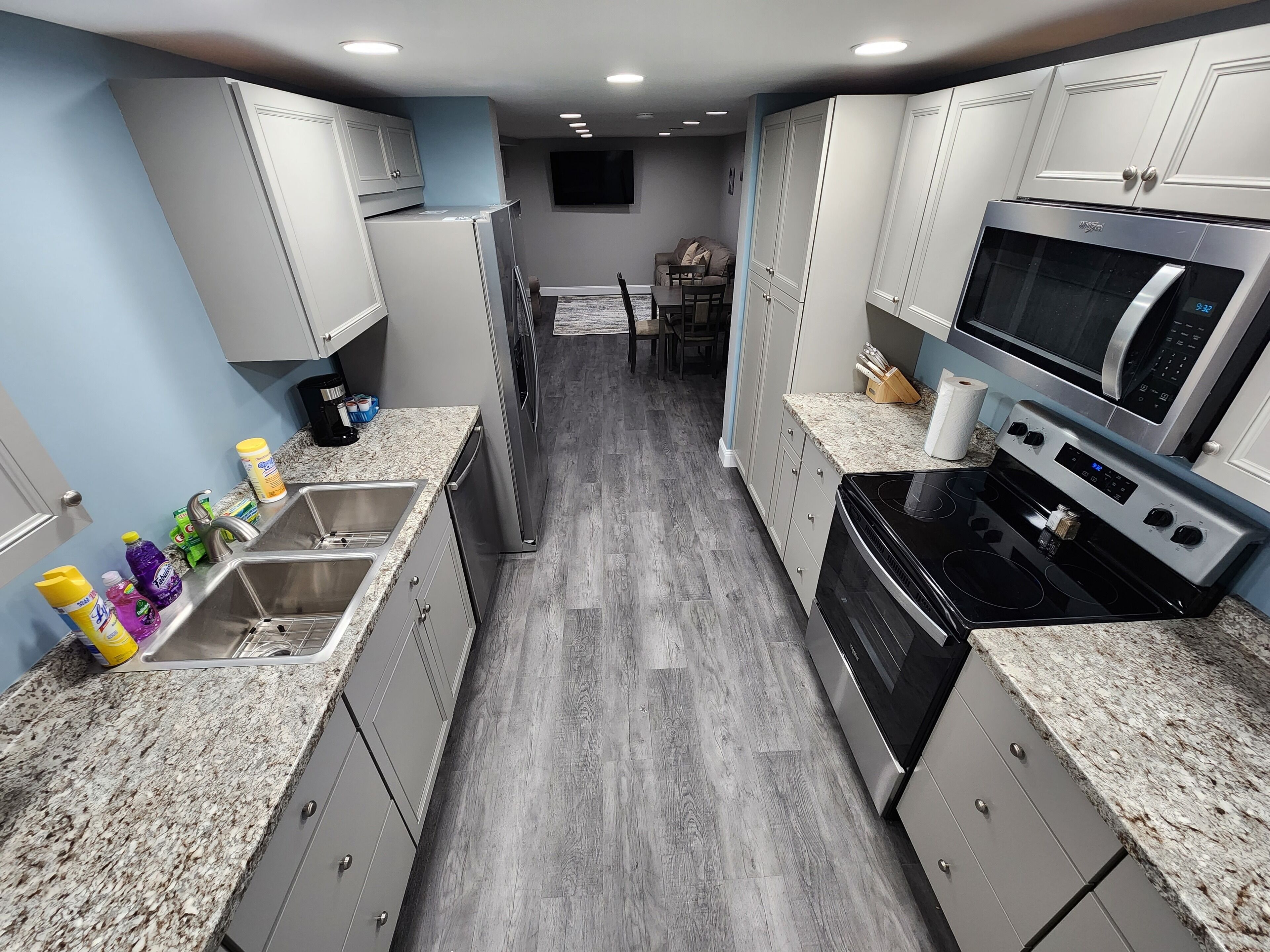 Superior Apartment | Private kitchen | Full-size fridge, microwave, oven, stovetop