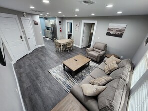 Comfort Apartment | Living area | 55-inch Smart TV with digital channels, TV, Netflix - Paradise on lake harris (Leesburg)