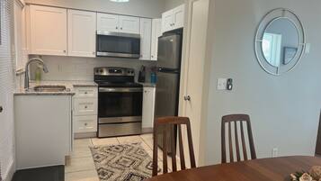 冰箱、微波炉、烤箱、炉灶