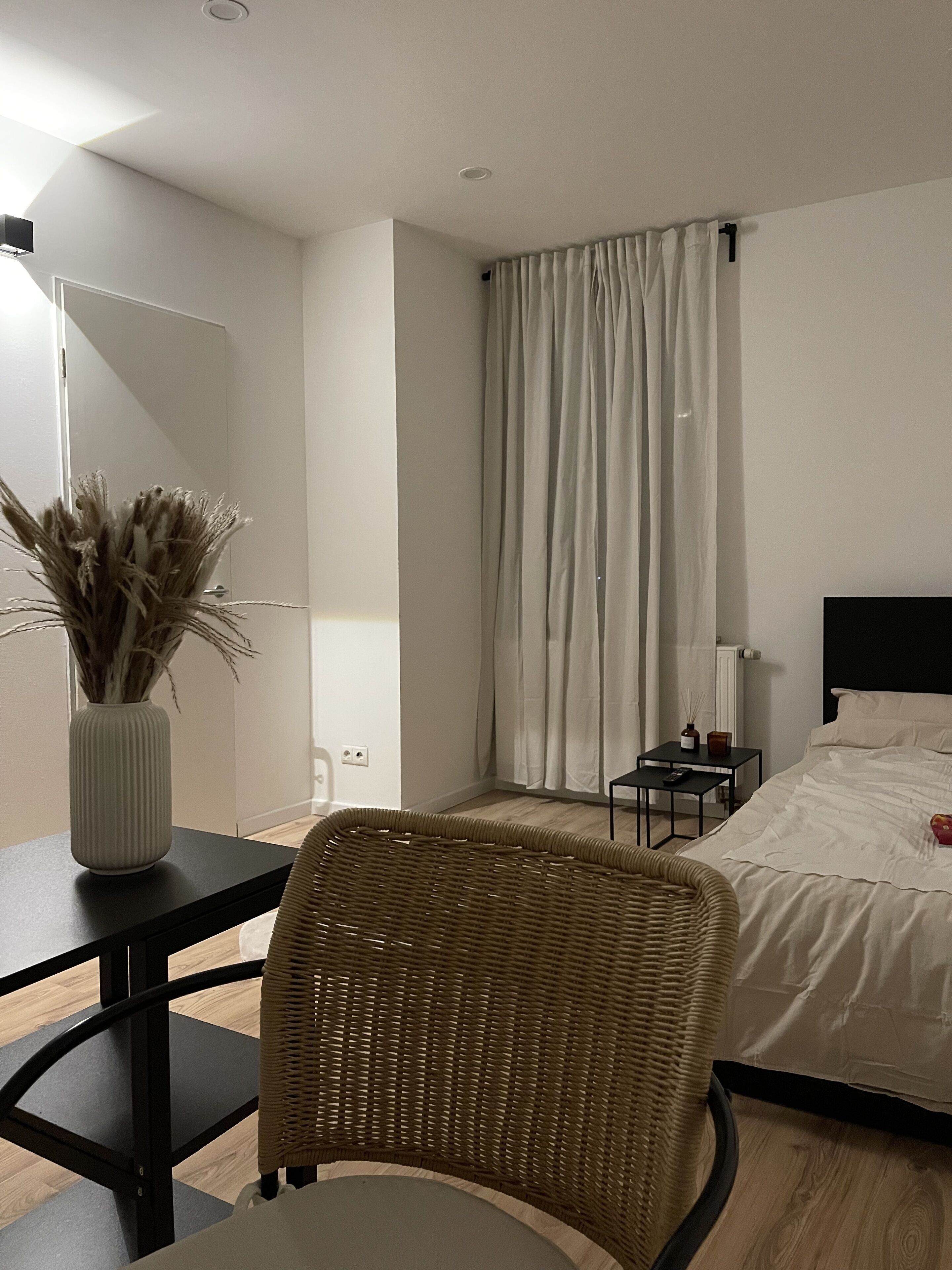 1 bedroom, desk, WiFi, bed sheets