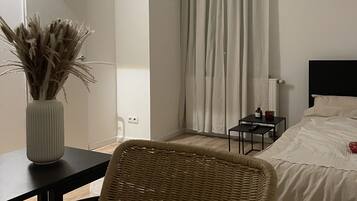 1 bedroom, desk, WiFi, bed sheets