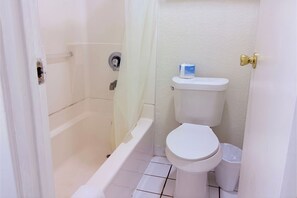 Combined shower/tub, free toiletries, towels, soap