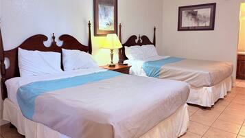 Room, Non Smoking, Kitchenette (3 Full Beds)