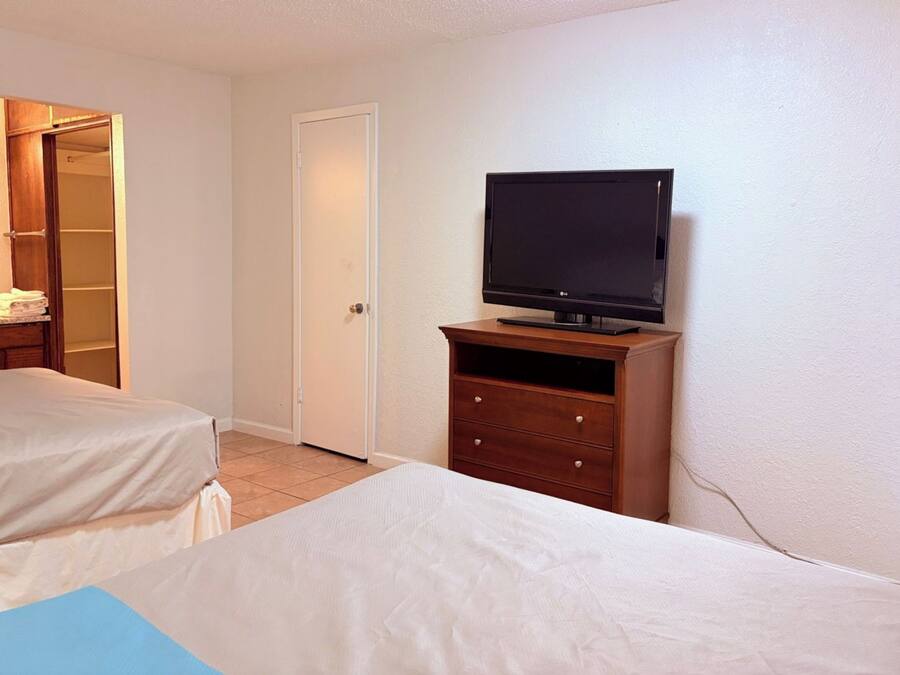 Room, Non Smoking, Kitchenette (3 Full Beds) | Desk, free WiFi, bed sheets