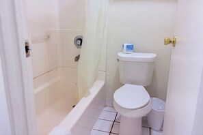 Combined shower/bathtub, free toiletries, towels, soap - Del Rio Inn TX By Hotel O (Del Rio)