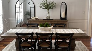 Dining - Beautiful 7 bedroom house (Georgetown)