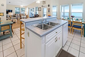 Interior - Above The Sand: Charming Beachfront Cottage in MB – Sleeps 6 (Mexico Beach)