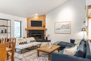 Smart TV y chimenea