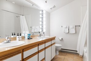 Hair dryer, towels - Outpost: Balsam Lodge B7 (Wilson)
