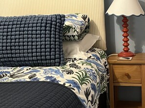 2 makuuhuonetta, silitysrauta/-lauta, ilmainen Wi-Fi, vuodevaatteet