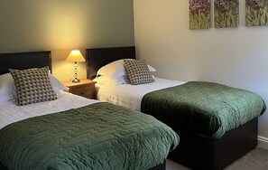 2 slaapkamers, een strijkplank/strijkijzer, gratis wifi, beddengoed