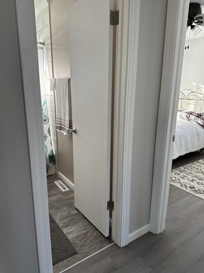 2 Schlafzimmer, Schreibtisch, Bügeleisen/Bügelbrett, kostenloses WLAN
