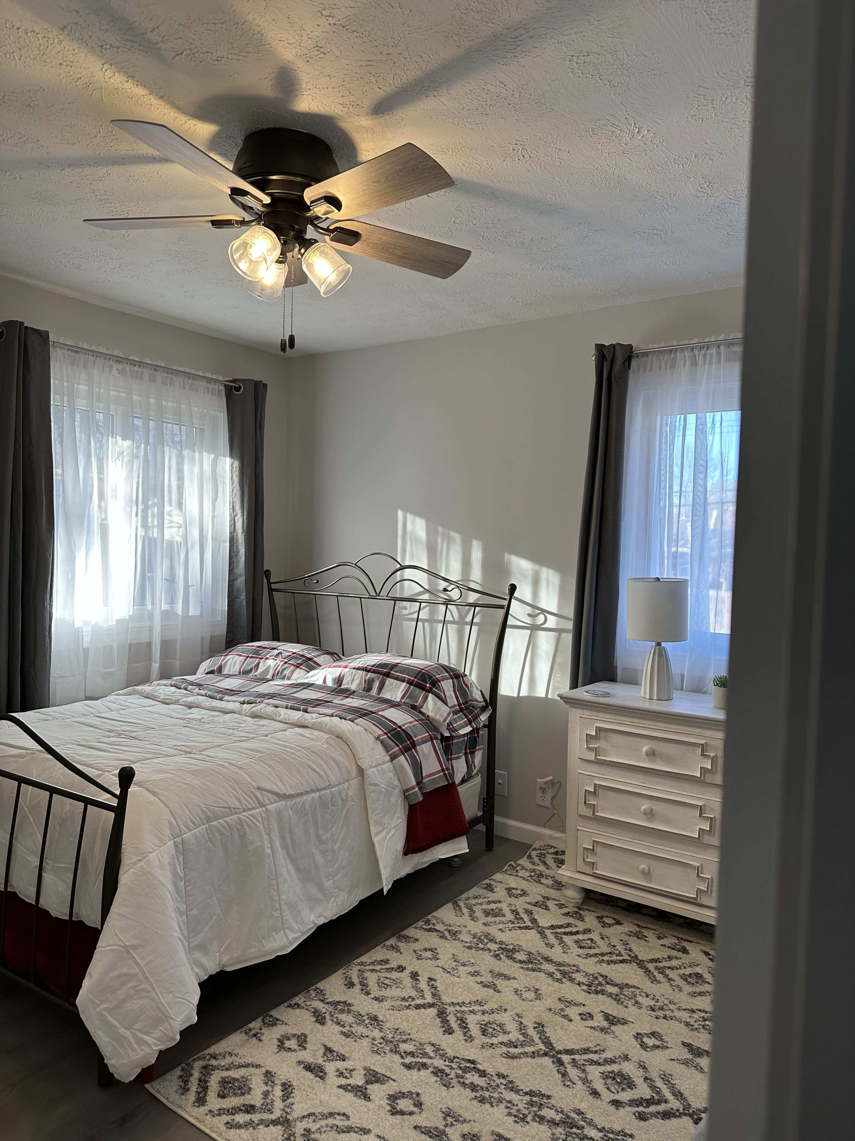 2 室のベッドルーム、デスク、アイロン / アイロン台、WiFi (無料)