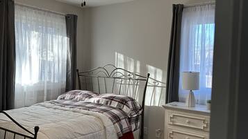 2 Schlafzimmer, Schreibtisch, Bügeleisen/Bügelbrett, kostenloses WLAN