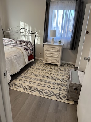 2 bedrooms, desk, iron/ironing board, free WiFi - Newly Renovated 2 Bed 2 Bath Home (Lincoln)