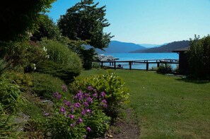Property grounds - Garden Guesthouse at Lakefront Manor (Bellingham)