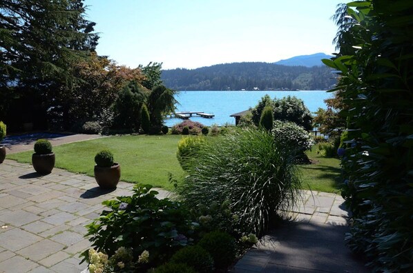 Property grounds - Garden Guesthouse at Lakefront Manor (Bellingham)