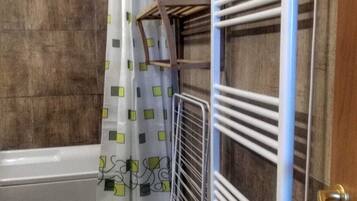 Pyyhkeet, saippua, vessapaperi