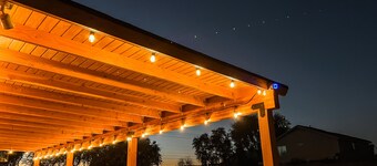 Family friendl 4 BR + king bed + outdoor dinning!