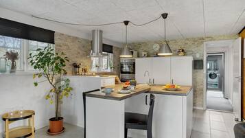 Refrigerador, horno, placa de cocina, lavavajillas