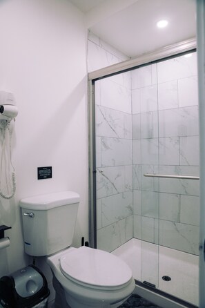 Hair dryer, towels - Kama Central Park Hostel (New York)